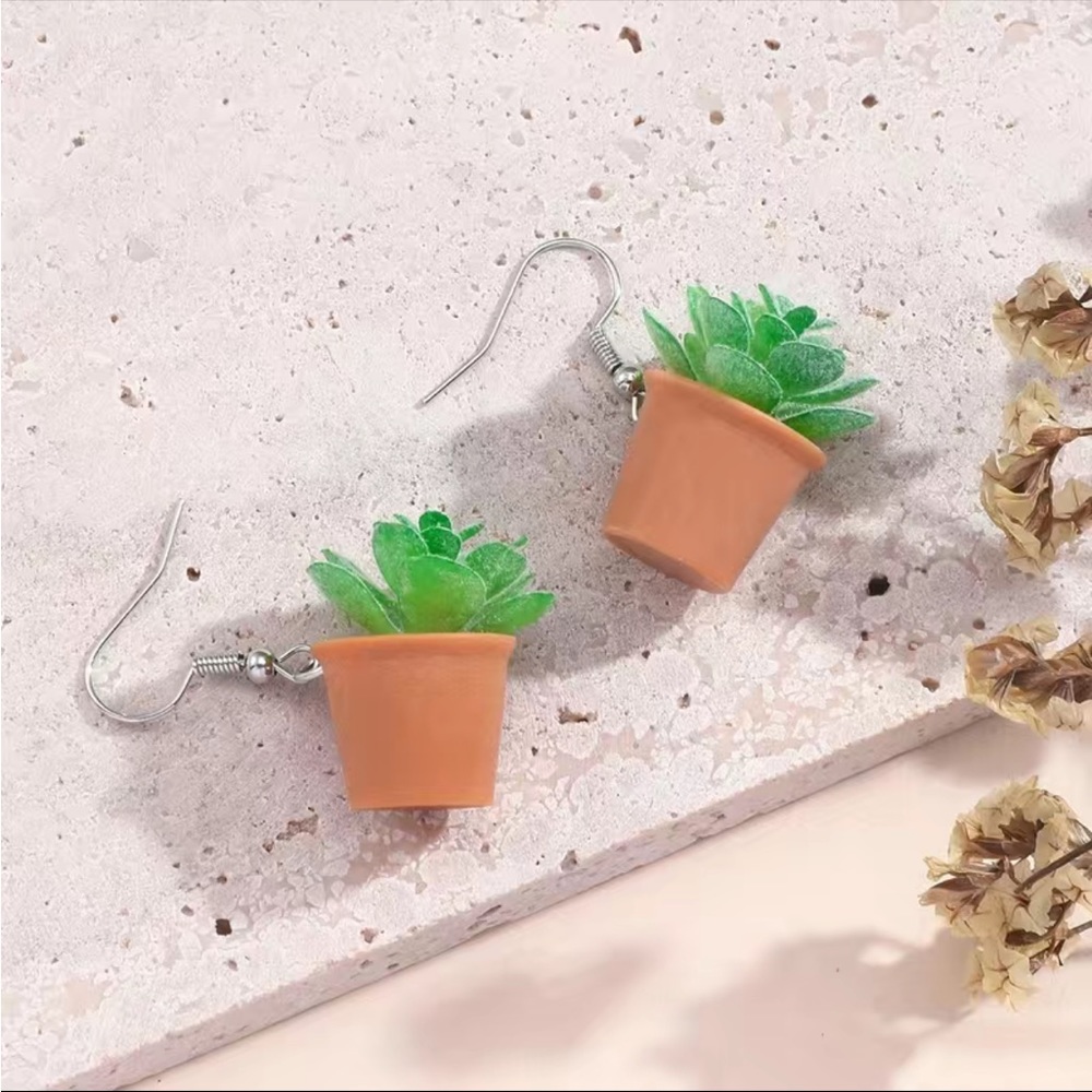 Green Succulent Plant Design Dangle Earrings Cute Elegant Style Resin Jewelry Cr